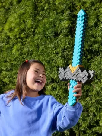 Mattel Minecraft Transforming Diamond Sword & Pick-Axe