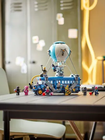 LEGO Fortnite Battle Bus
