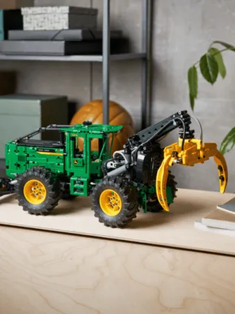 LEGO Technic John Deere 948L-II Skidder