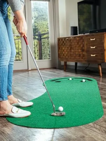 PUTT-A-Bout Par Three Golf Putting Green