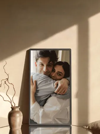 Cozyla Frame: 32" WiFi Digital Picture Frame